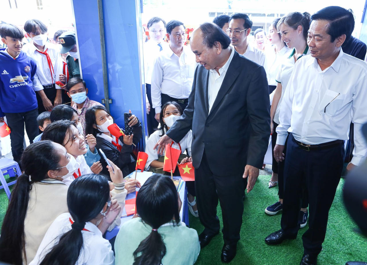 Chủ tịch nước chúc Tết các đối tượng chính sách tại Hòn Đất, Kiên Giang