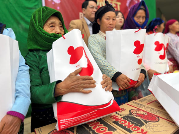 Hiệp Hội VNWomensme đón Tết yêu thương cùng bà con Mèo Vạc