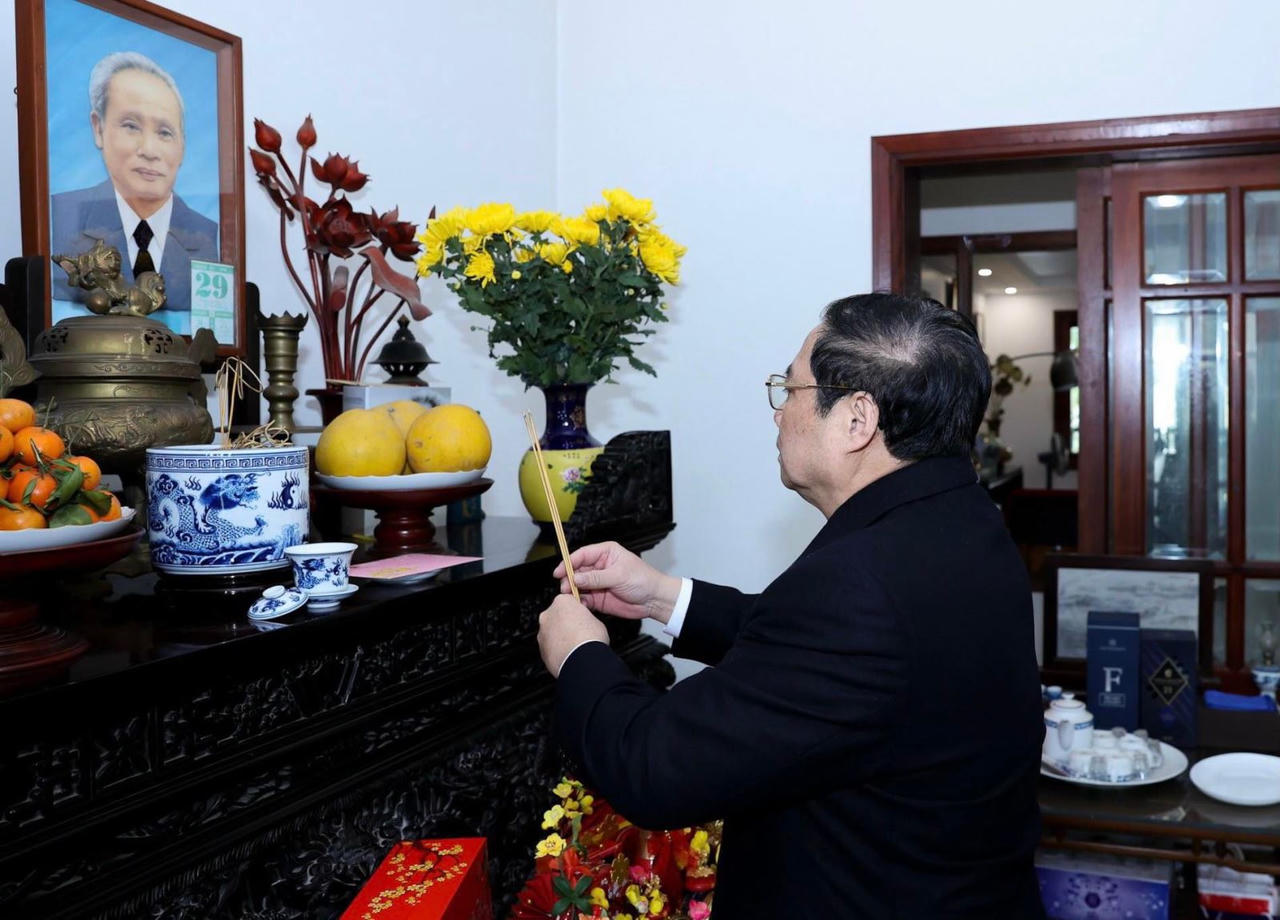 Thủ tướng Phạm Minh Chính dâng hương tưởng niệm cố Thủ tướng Phạm Văn Đồng, Đại tướng Võ Nguyên Giáp