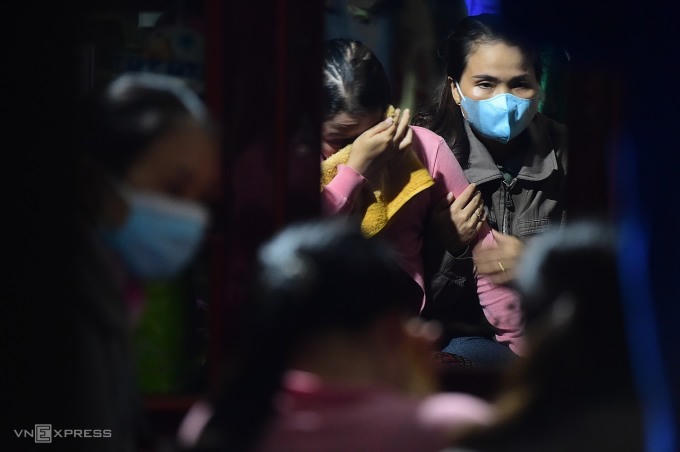 Thi thể bé Hạo Nam đã được đưa lên