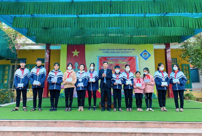 Phụ huynh mách nhau cách dạy con không lãng phí thời gian nghỉ Tết