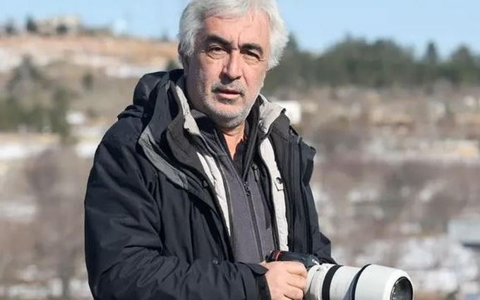 Chuyện xót xa về bức ảnh cha nắm tay con gái đã qua đời sau động đất Thổ Nhĩ Kỳ