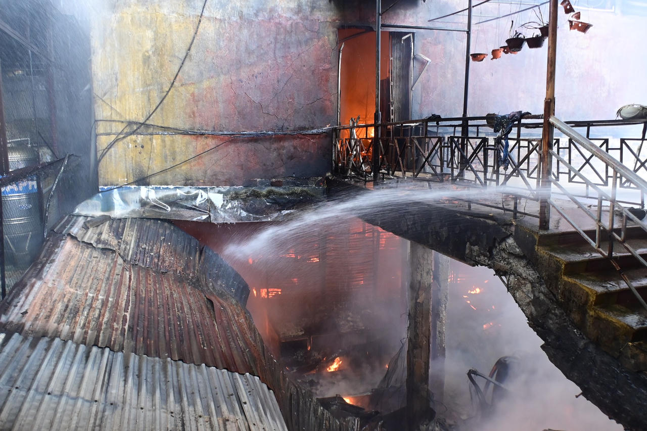 Huy động công an Thái Bình, Hải Dương tham gia chữa cháy chợ Tam Bạc