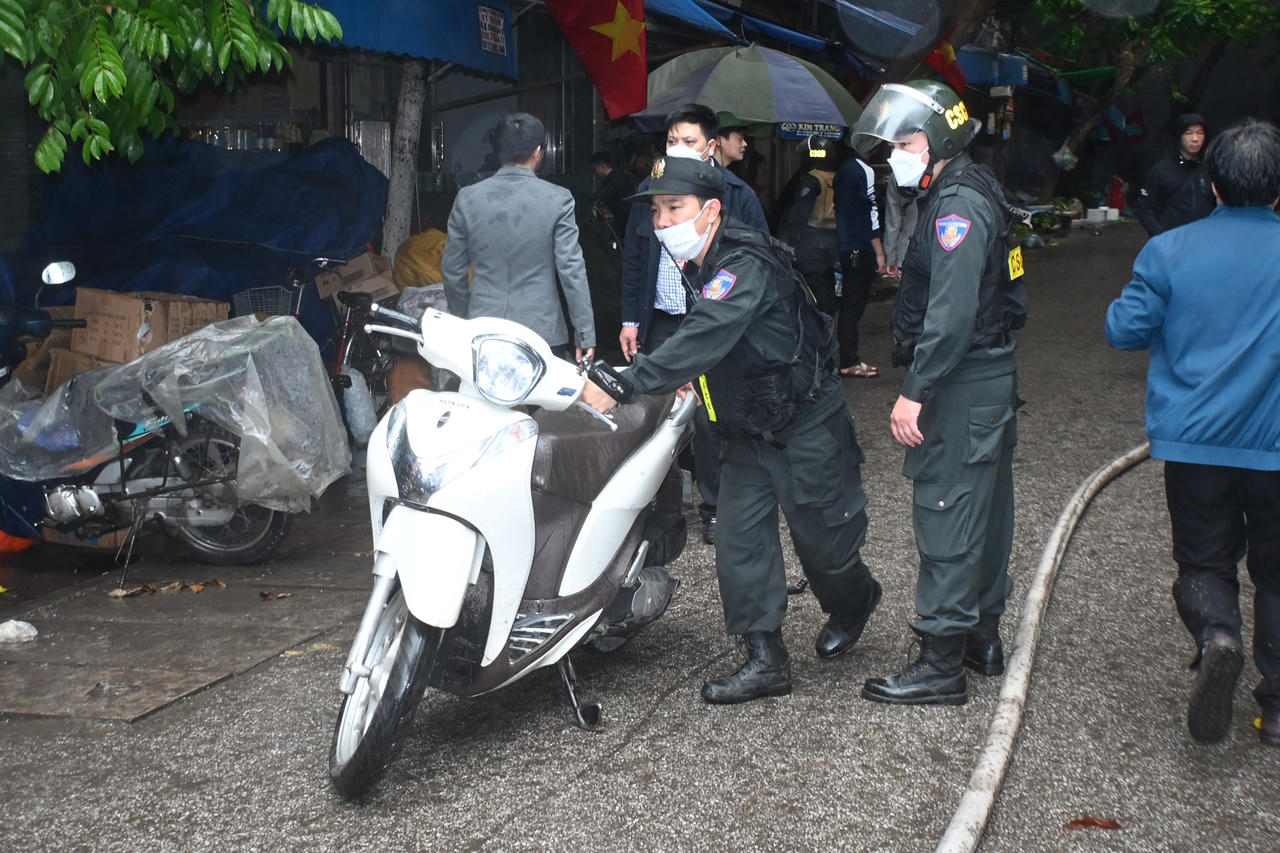 Huy động công an Thái Bình, Hải Dương tham gia chữa cháy chợ Tam Bạc