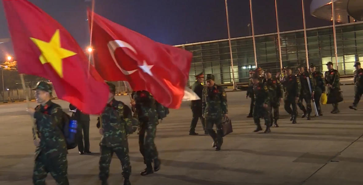 Hình ảnh Đoàn quân đội Việt Nam sang Thổ Nhĩ Kỳ khắc phục thảm họa động đất