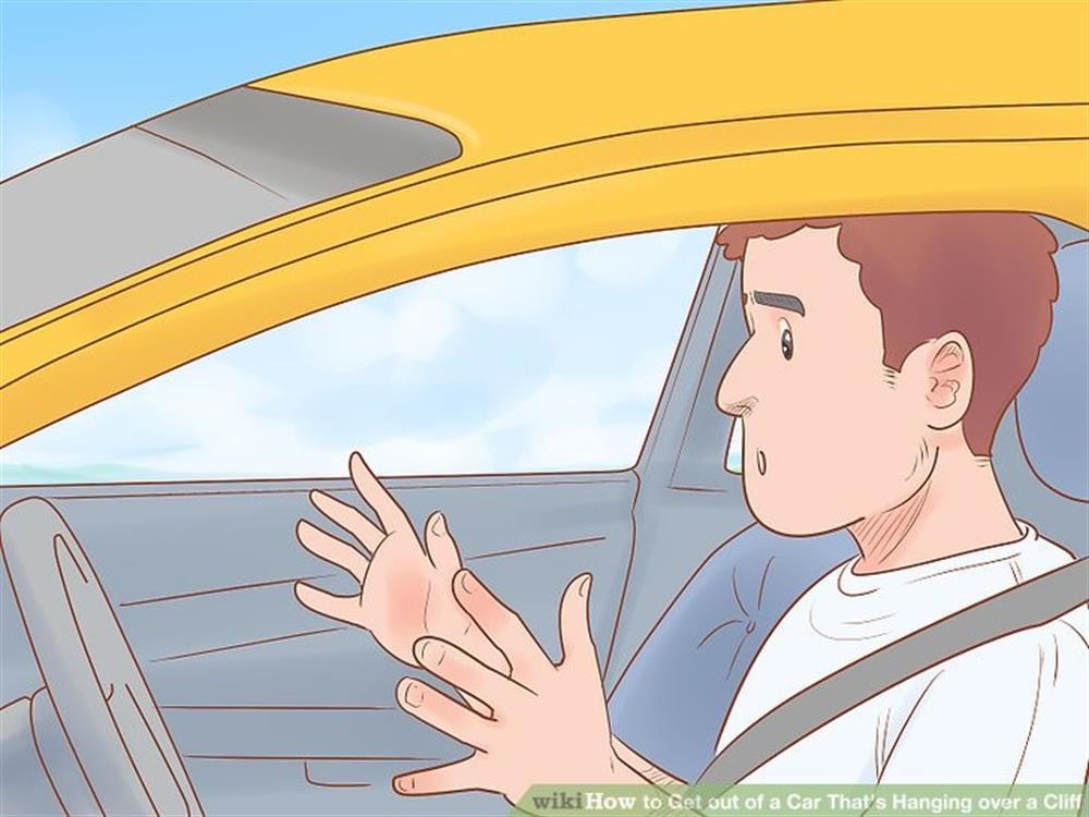 Cảnh sát hướng dẫn cách thoát nạn khi ô tô bị treo trên vách đá