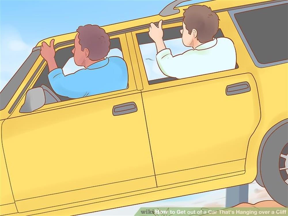 Cảnh sát hướng dẫn cách thoát nạn khi ô tô bị treo trên vách đá