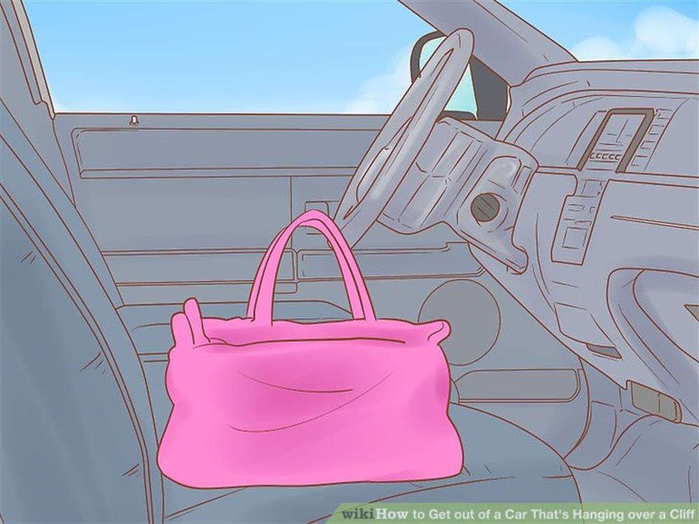 Cảnh sát hướng dẫn cách thoát nạn khi ô tô bị treo trên vách đá