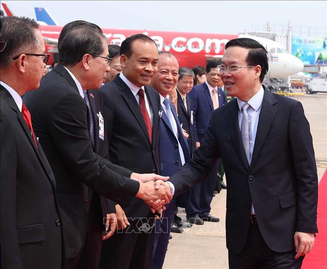 Hình ảnh Chủ tịch nước Võ Văn Thưởng rời Vientiane, kết thúc tốt đẹp chuyến thăm chính thức CHDCND Lào