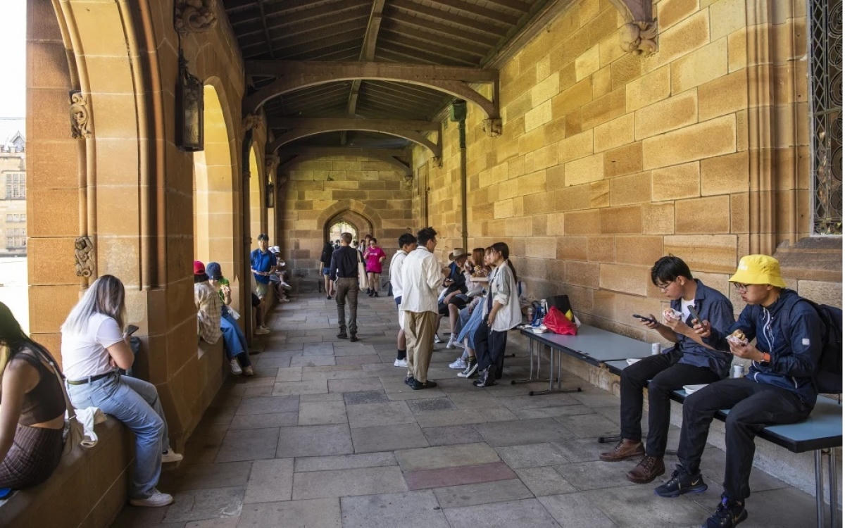 Nhiều sinh viên Australia phải bỏ học giữa chừng