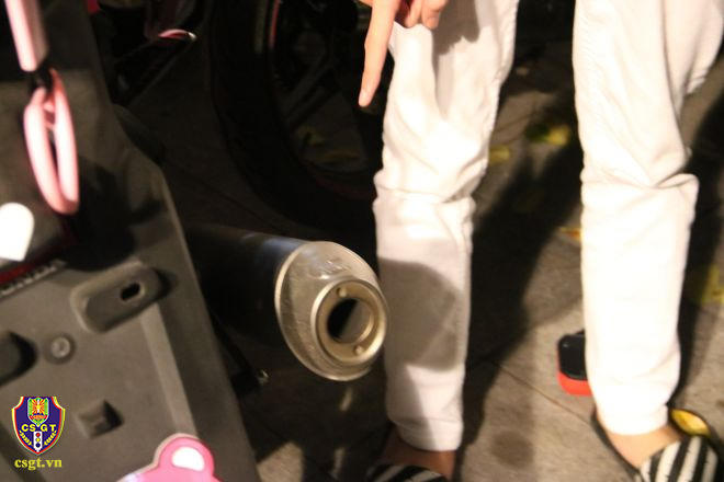 Bất ngờ hình ảnh cảnh sát Hà Nội hóa trang vây bắt 'quái xế' trên phố