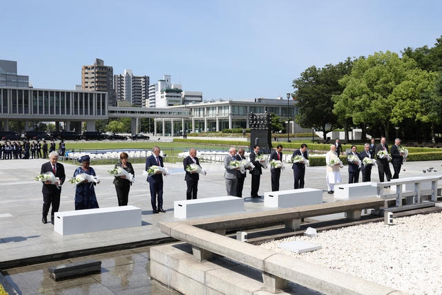 Thủ tướng Phạm Minh Chính thăm Công viên Tưởng niệm Hòa Bình Hiroshima