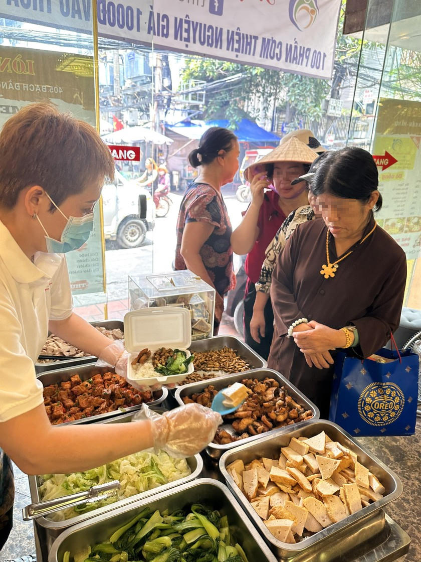 'Mát lòng' suất cơm 1.000 đồng ở Hà Nội