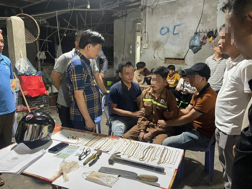 Truy bắt kẻ dùng búa cướp tiệm vàng ở Lào Cai