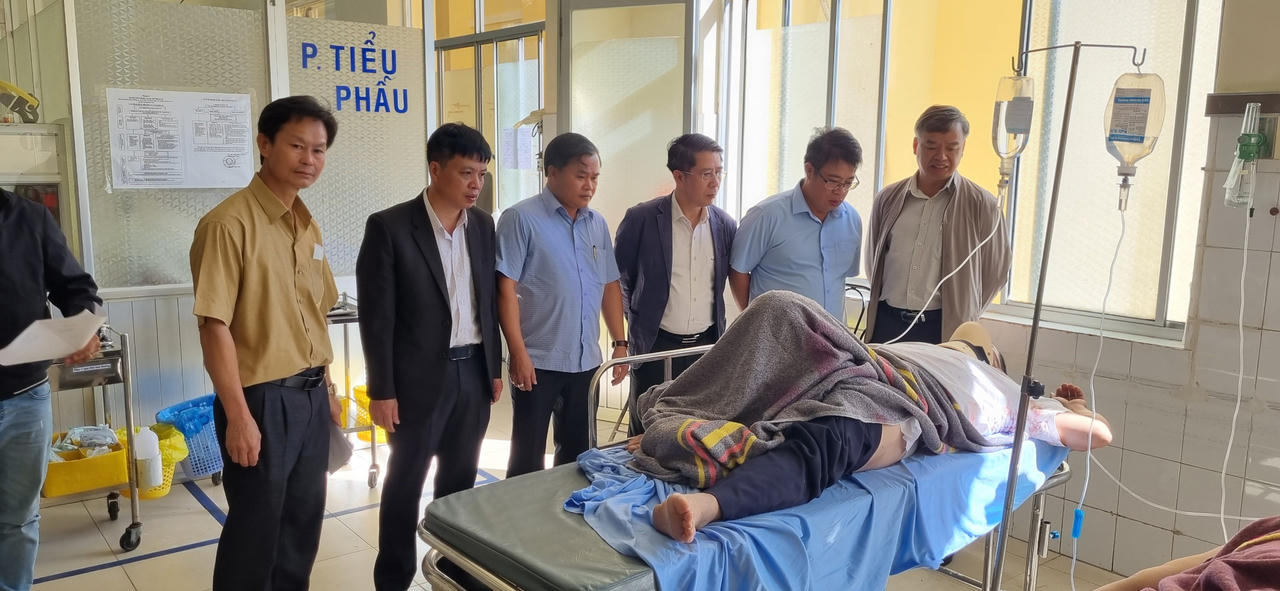 Ô tô con đâm trực diện xe tải, 3 người tử vong