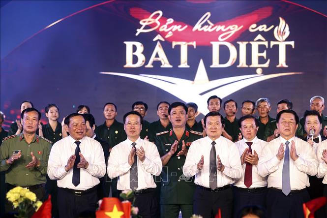 Chủ tịch nước Võ Văn Thưởng dự Chương trình nghệ thuật đặc biệt 'Bản hùng ca bất diệt'