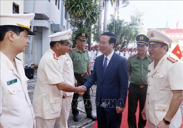 Chủ tịch nước Võ Văn Thưởng dâng hương tưởng niệm Chủ tịch Tôn Đức Thắng