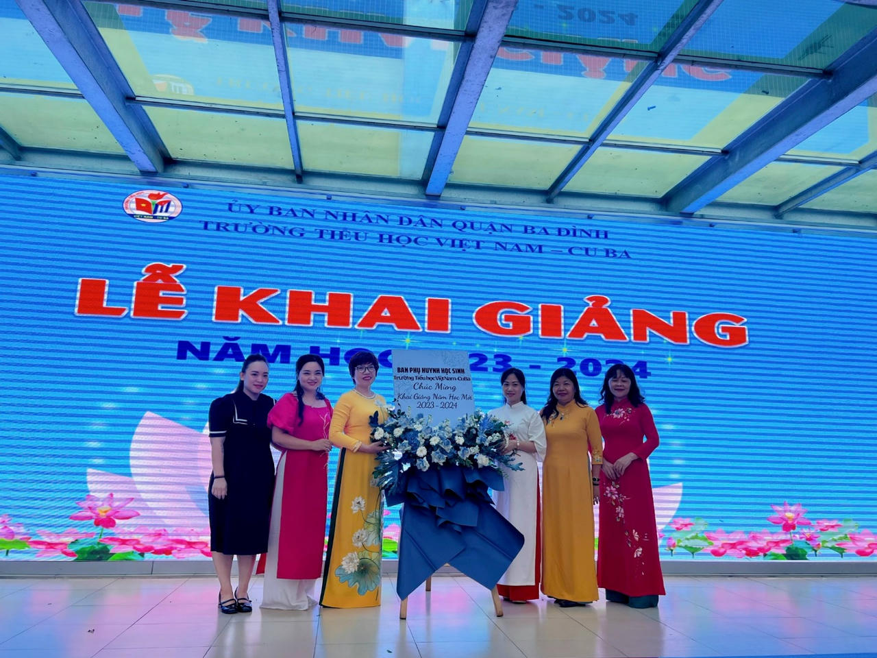 Học sinh Hà Nội phấn khởi, rạng rỡ trong Ngày hội đến trường