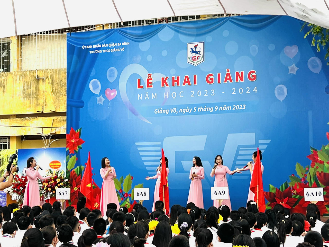 Học sinh Hà Nội phấn khởi, rạng rỡ trong Ngày hội đến trường