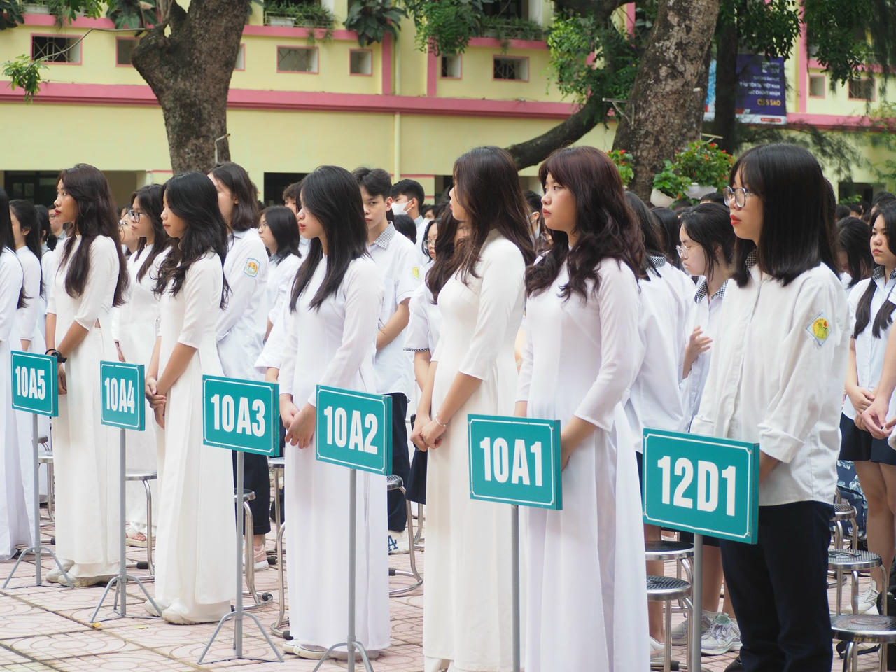 Học sinh Hà Nội phấn khởi, rạng rỡ trong Ngày hội đến trường