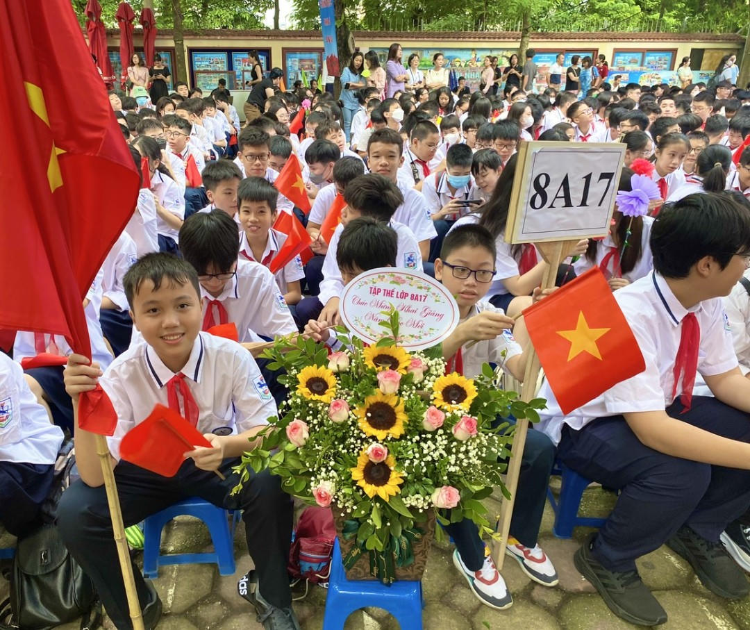 Học sinh Hà Nội phấn khởi, rạng rỡ trong Ngày hội đến trường