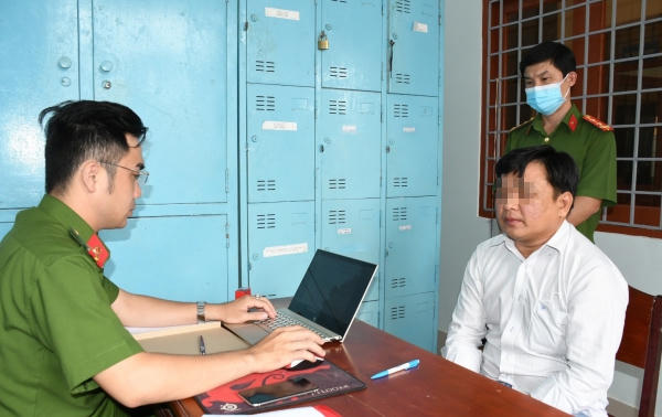 Bắt nữ giám đốc trung tâm đăng kiểm xe cơ giới ở Trà Vinh 