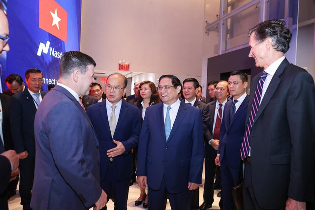 Thủ tướng rung chuông tại Sàn chứng khoán NASDAQ, kêu gọi các nhà đầu tư Hoa Kỳ