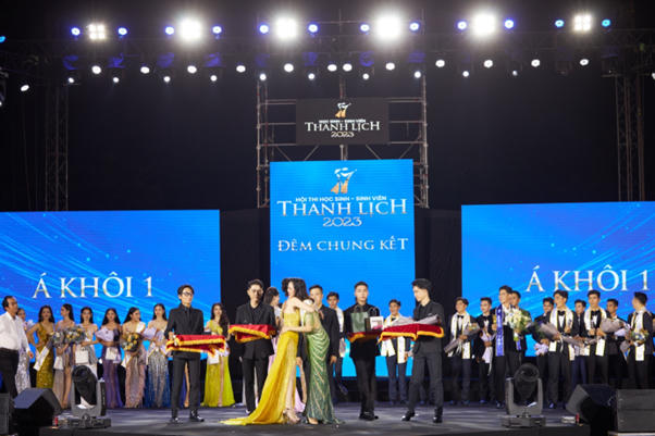 Chung kết Hội thi HS-SV thanh lịch TP Cần Thơ gọi tên Hoa khôi Phan Lê Kim Ngọc và Nam Vương Nguyễn Tiến Đạt