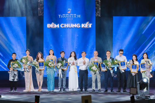 Chung kết Hội thi HS-SV thanh lịch TP Cần Thơ gọi tên Hoa khôi Phan Lê Kim Ngọc và Nam Vương Nguyễn Tiến Đạt