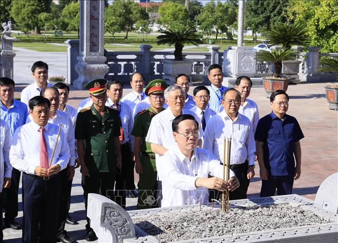 Chủ tịch nước dâng hương tại di tích Chiến thắng Xương Giang