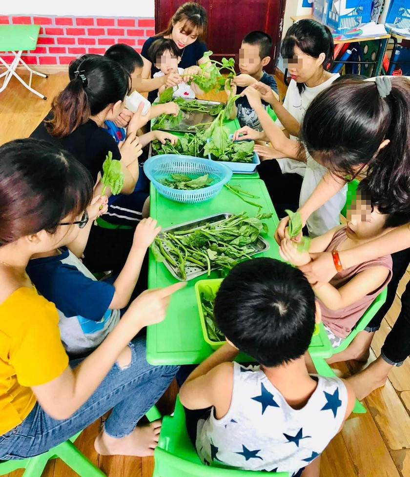 Học sinh tự kỷ càng cần yêu thương