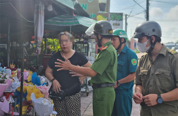 Ra quân dẹp 'nạn' chiếm vỉa hè, lòng lề đường tại Vĩnh Long