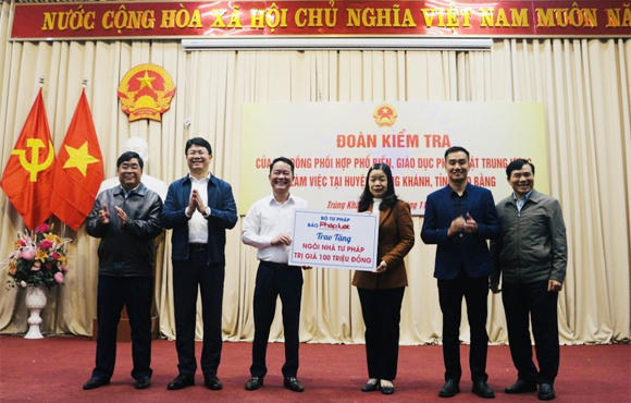 Thứ trưởng Nguyễn Thanh Tịnh kiểm tra công tác phổ biến, giáo dục pháp luật tại Trùng Khánh, Cao Bằng