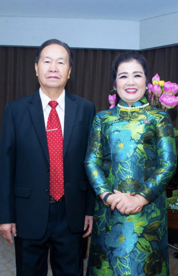 Phó Chủ tịch Quốc hội Lào Chaleun Yiapaoher mong muốn Sân khấu Lệ Ngọc sang Lào biểu diễn