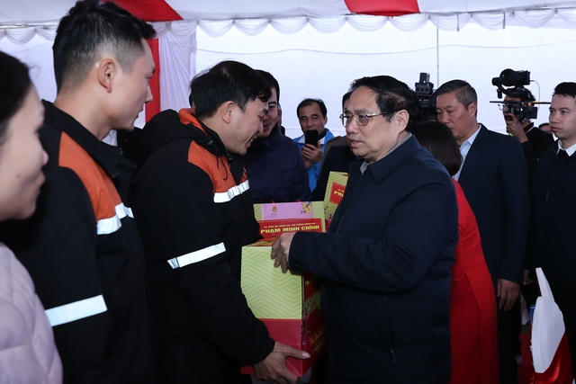 Thủ tướng: Rà soát để không ai không có Tết, không ai bị bỏ lại phía sau