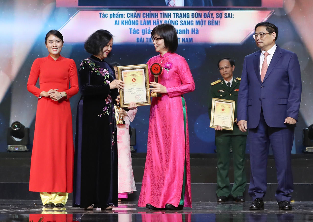 Báo Pháp luật Việt Nam được trao Giải A Búa liềm vàng năm 2023