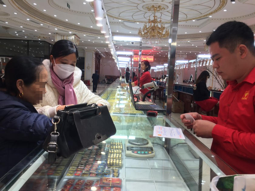 Mua vàng cuối năm: Nơi đông đúc, chỗ đìu hiu 