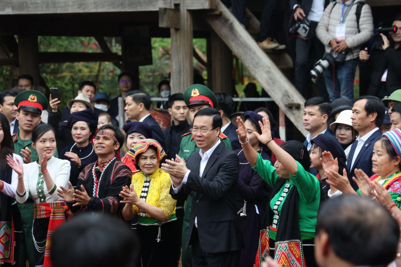 Chủ tịch nước dự Ngày hội sắc xuân trên mọi miền Tổ quốc