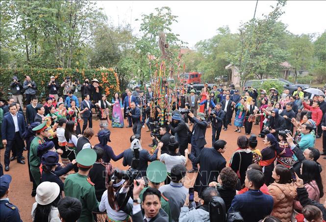 Chủ tịch nước dự Ngày hội sắc xuân trên mọi miền Tổ quốc