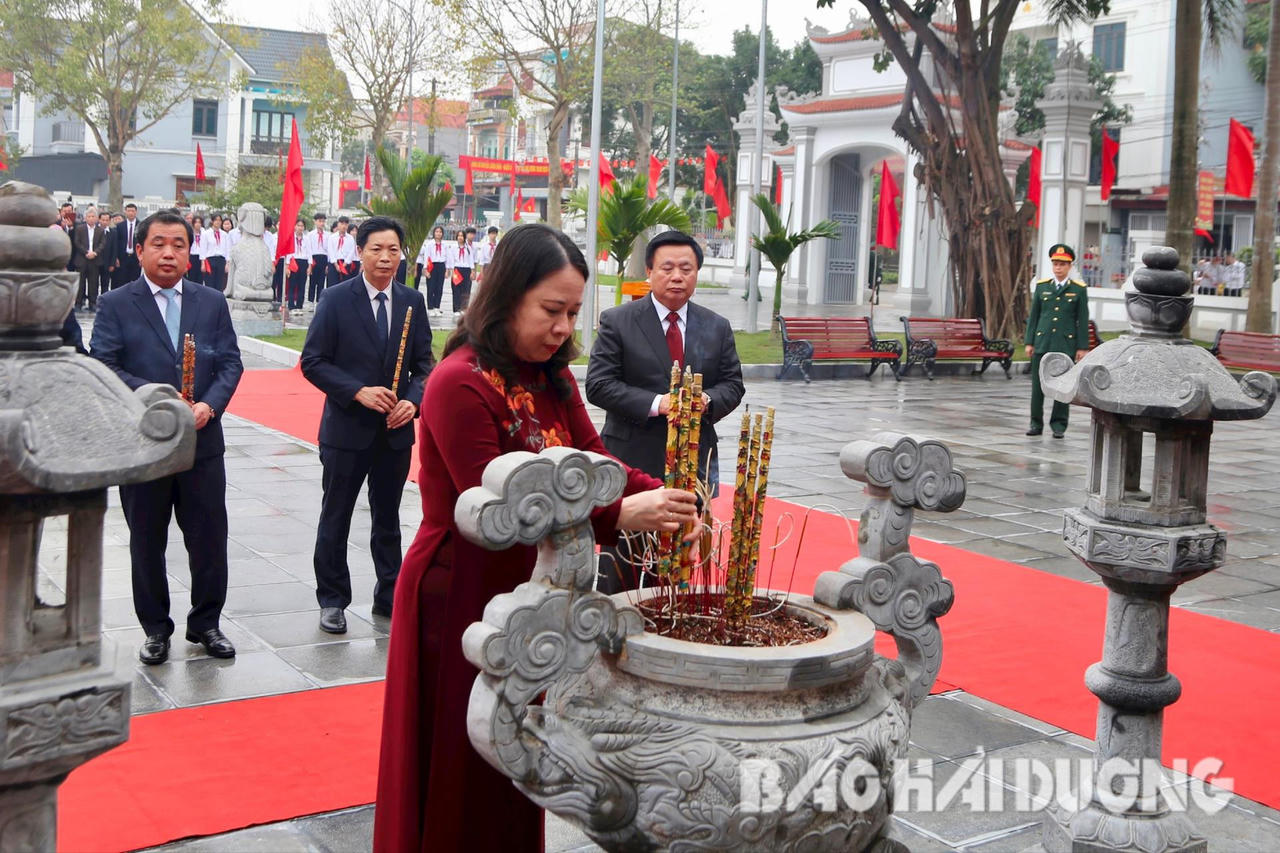 Quyền Chủ tịch nước Võ Thị Ánh Xuân dâng hương kỷ niệm 120 năm ngày sinh đồng chí Nguyễn Lương Bằng 