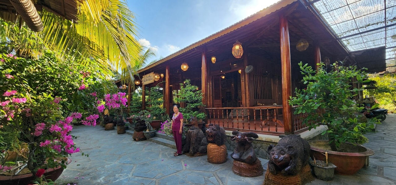 Ngôi nhà dừa 'độc lạ Việt Nam' tại Vĩnh Long