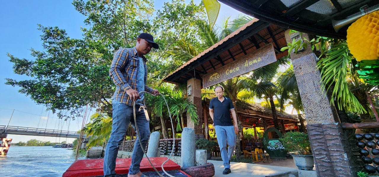 Ngôi nhà dừa 'độc lạ Việt Nam' tại Vĩnh Long