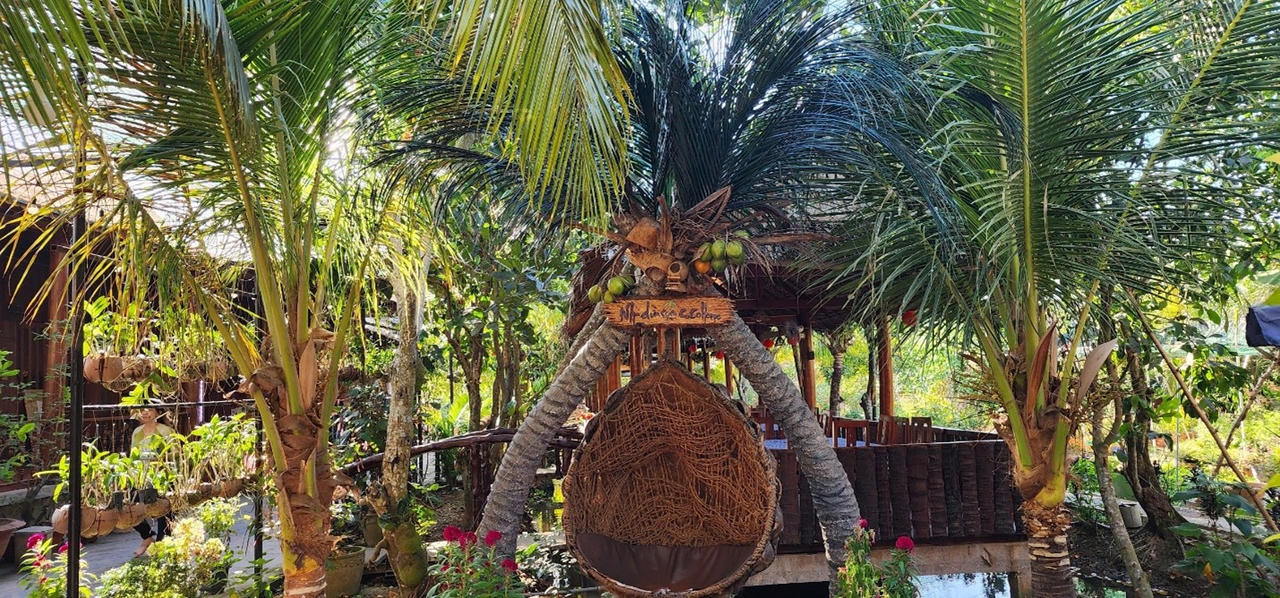 Ngôi nhà dừa 'độc lạ Việt Nam' tại Vĩnh Long