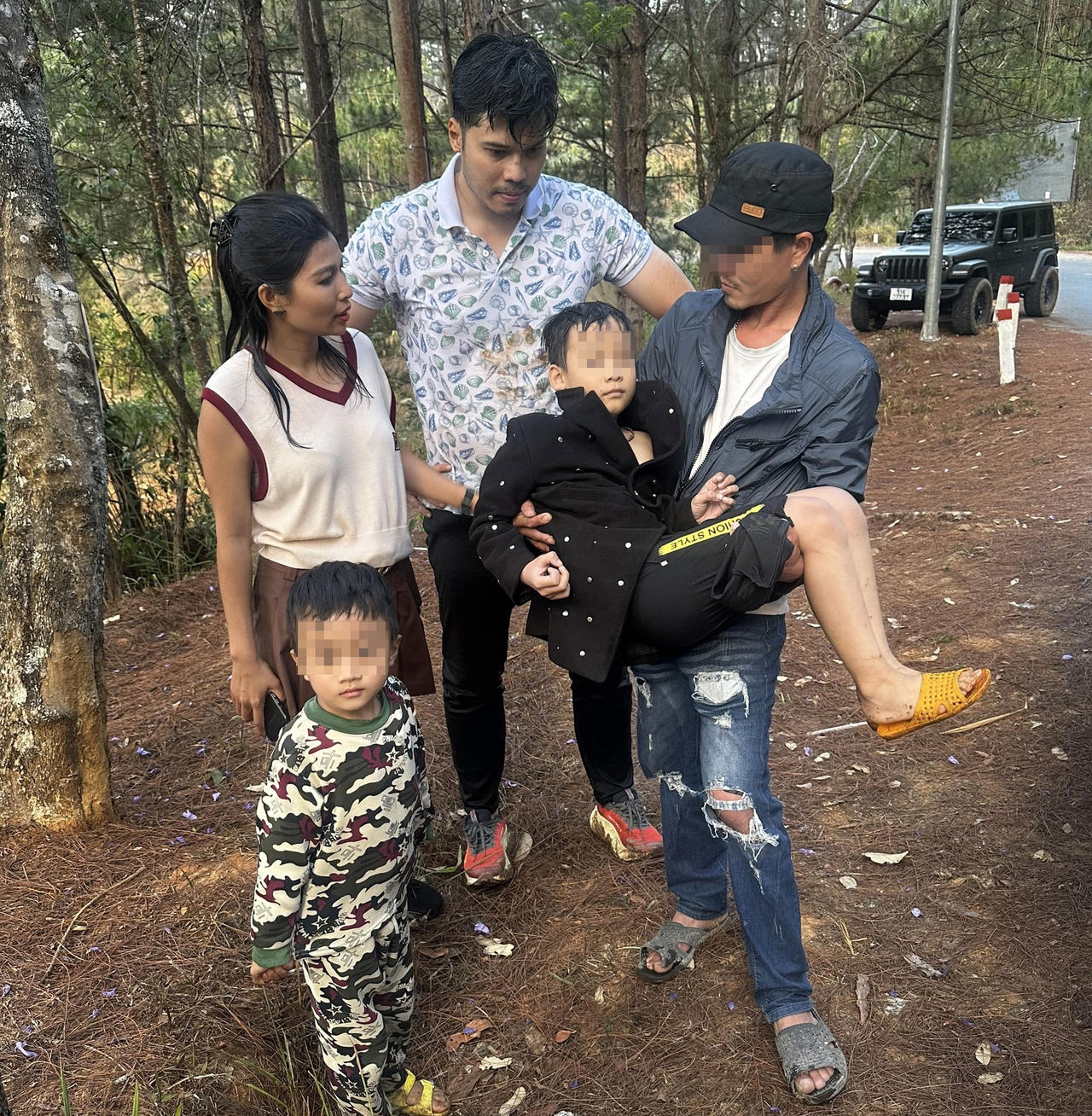 Du khách lao mình xuống Hồ Tuyền Lâm cứu bé trai đuối nước