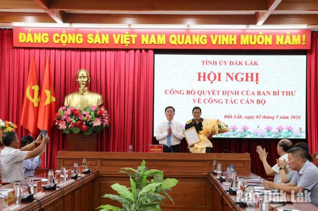 Công bố Quyết định của Ban Bí thư về công tác cán bộ