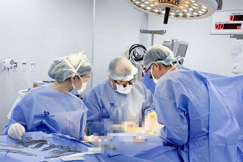 BVĐK Tâm Anh cứu sống bé sơ sinh có khối u nặng bằng 1/3 trọng lượng cơ thể