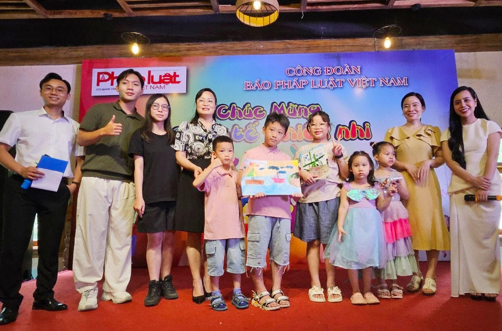 Tưng bừng ngày hội thiếu nhi của con em cán bộ, phóng viên Báo Pháp luật Việt Nam