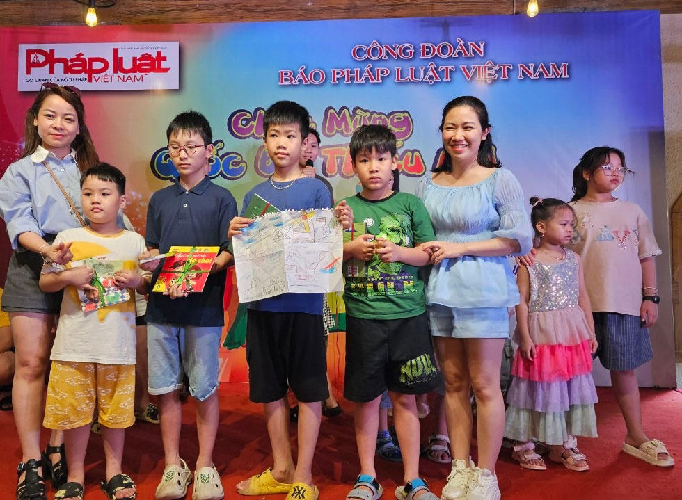 Tưng bừng ngày hội thiếu nhi của con em cán bộ, phóng viên Báo Pháp luật Việt Nam