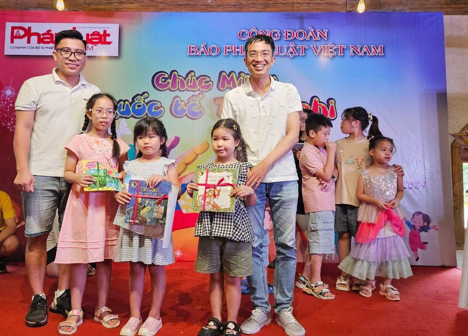 Tưng bừng ngày hội thiếu nhi của con em cán bộ, phóng viên Báo Pháp luật Việt Nam