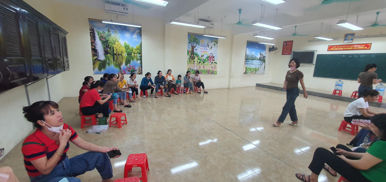 Phụ huynh Hà Nội ‘tiếp sức’ con trước giờ đua 'vượt vũ môn' vào lớp 10